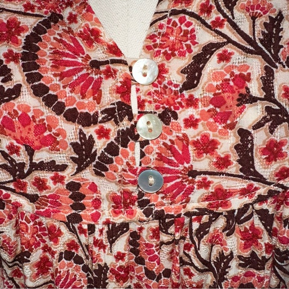 Mason & Belle Floral Blouse V-neck with Rounded Bottom Size Small - Picture 3 of 11